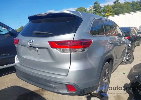 2018 Toyota Highlander Le z USA, uszkodzony, nr VIN 5TDZARFH8JS038855